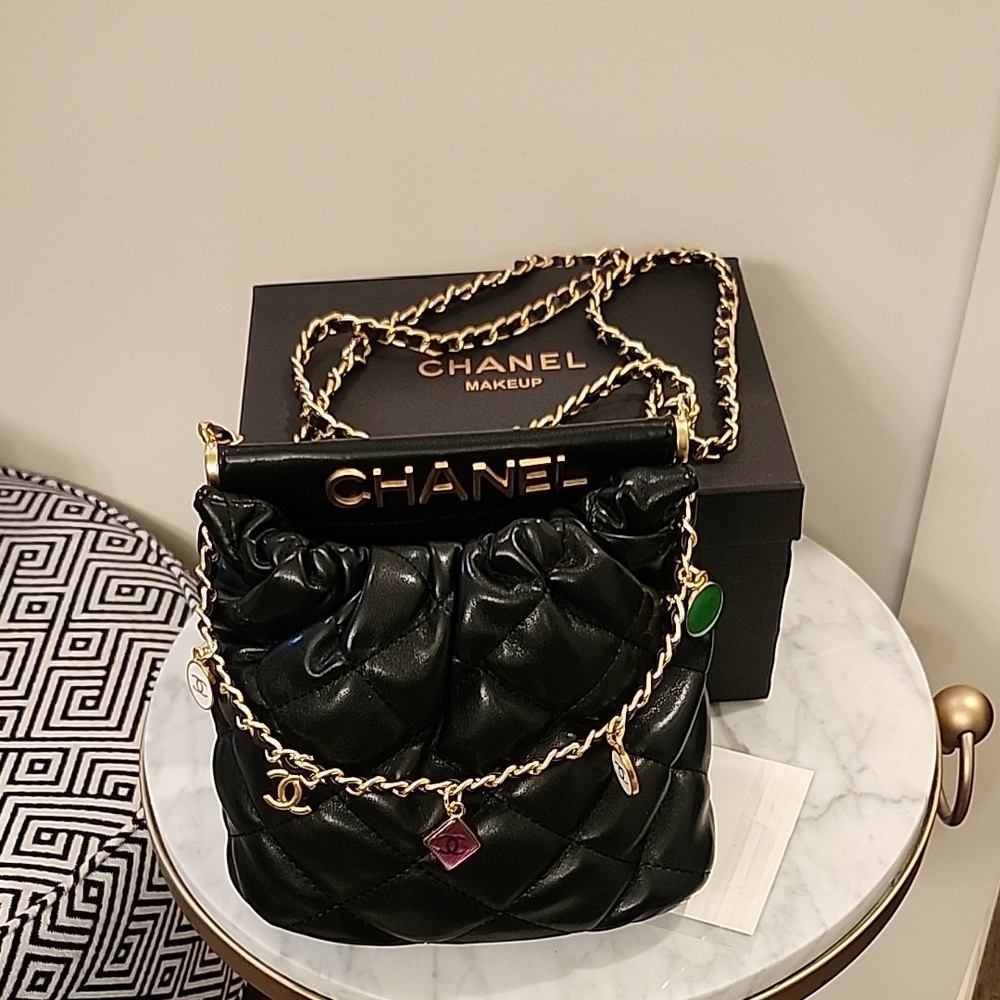 NWOT Chanel Beauty Black Quilted Shoulder Bag with Gold Chain